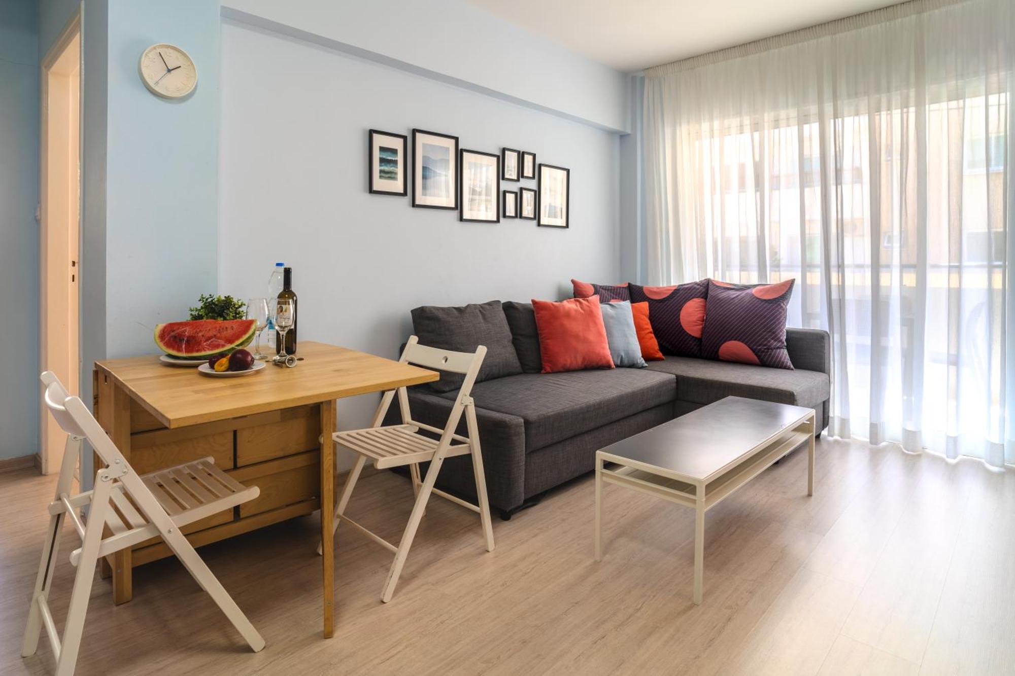Апартаменты Helios Mackenzie One Bedroom Flat *